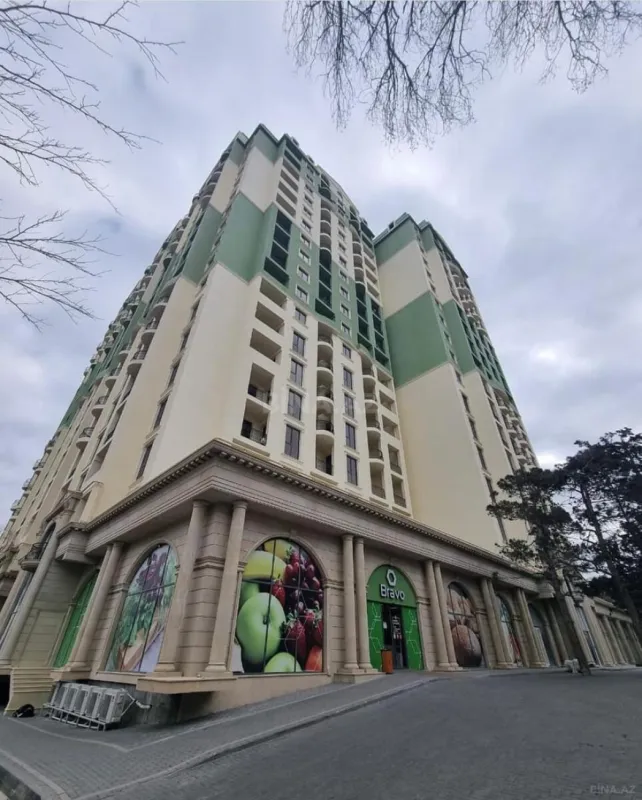 Satılır 4 otaqlı mənzil 136 m²