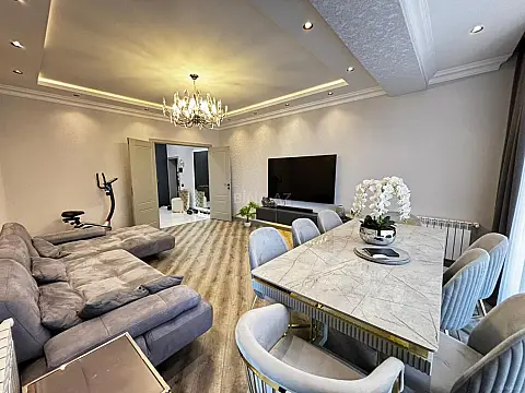 Satılır 4 otaqlı mənzil 136 m²