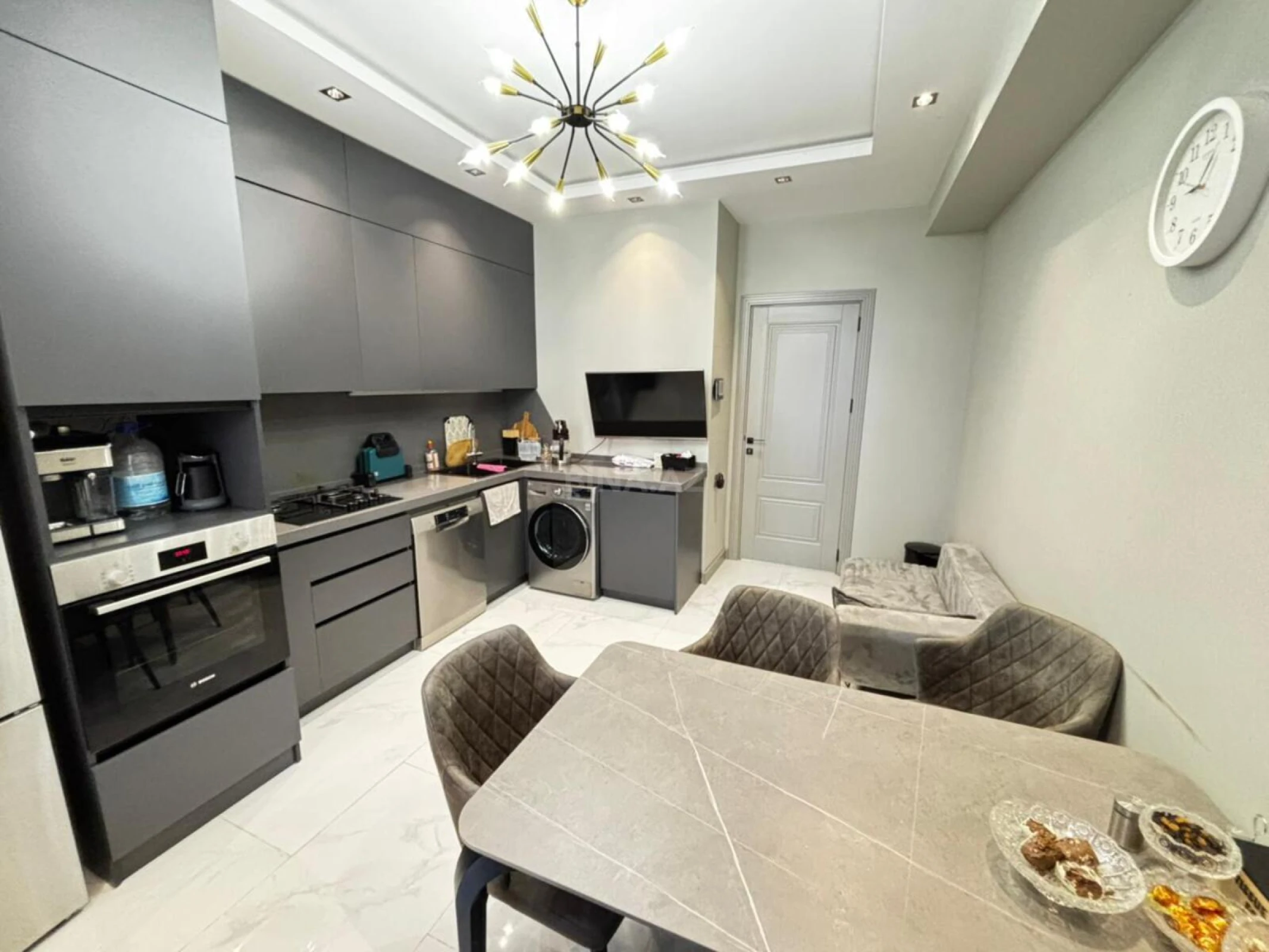 Satılır 4 otaqlı mənzil 136 m²