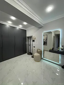Satılır 4 otaqlı mənzil 136 m²