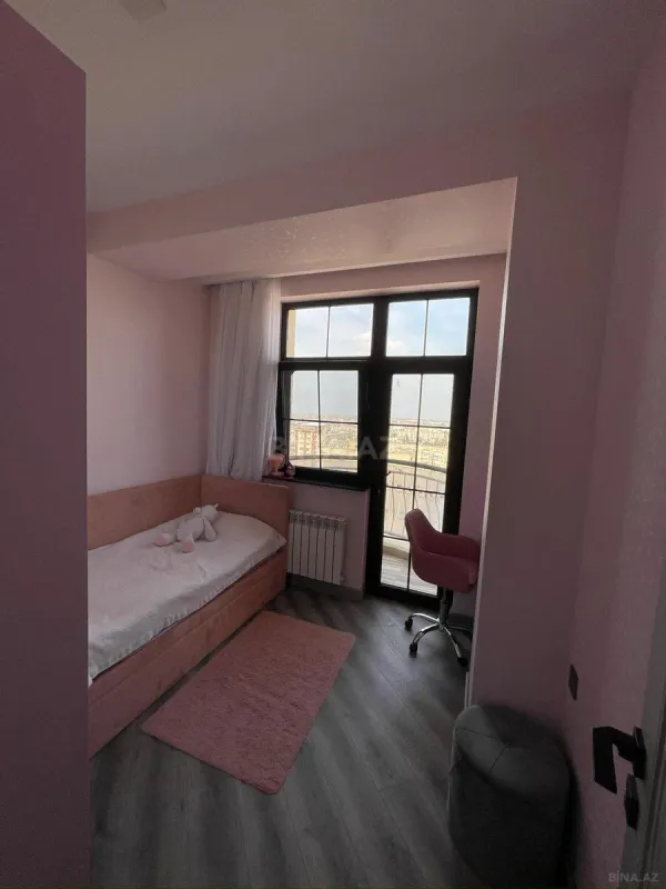 Satılır 4 otaqlı mənzil 136 m²