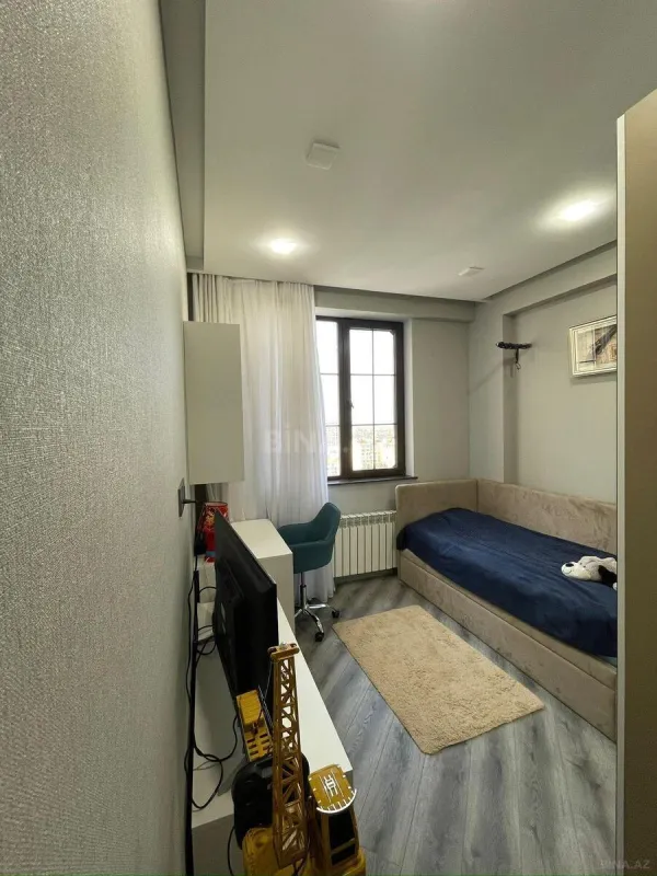 Satılır 4 otaqlı mənzil 136 m²
