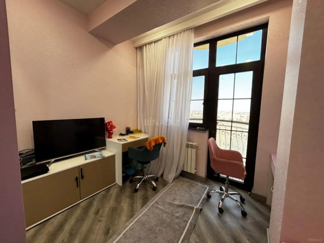 Satılır 4 otaqlı mənzil 136 m²