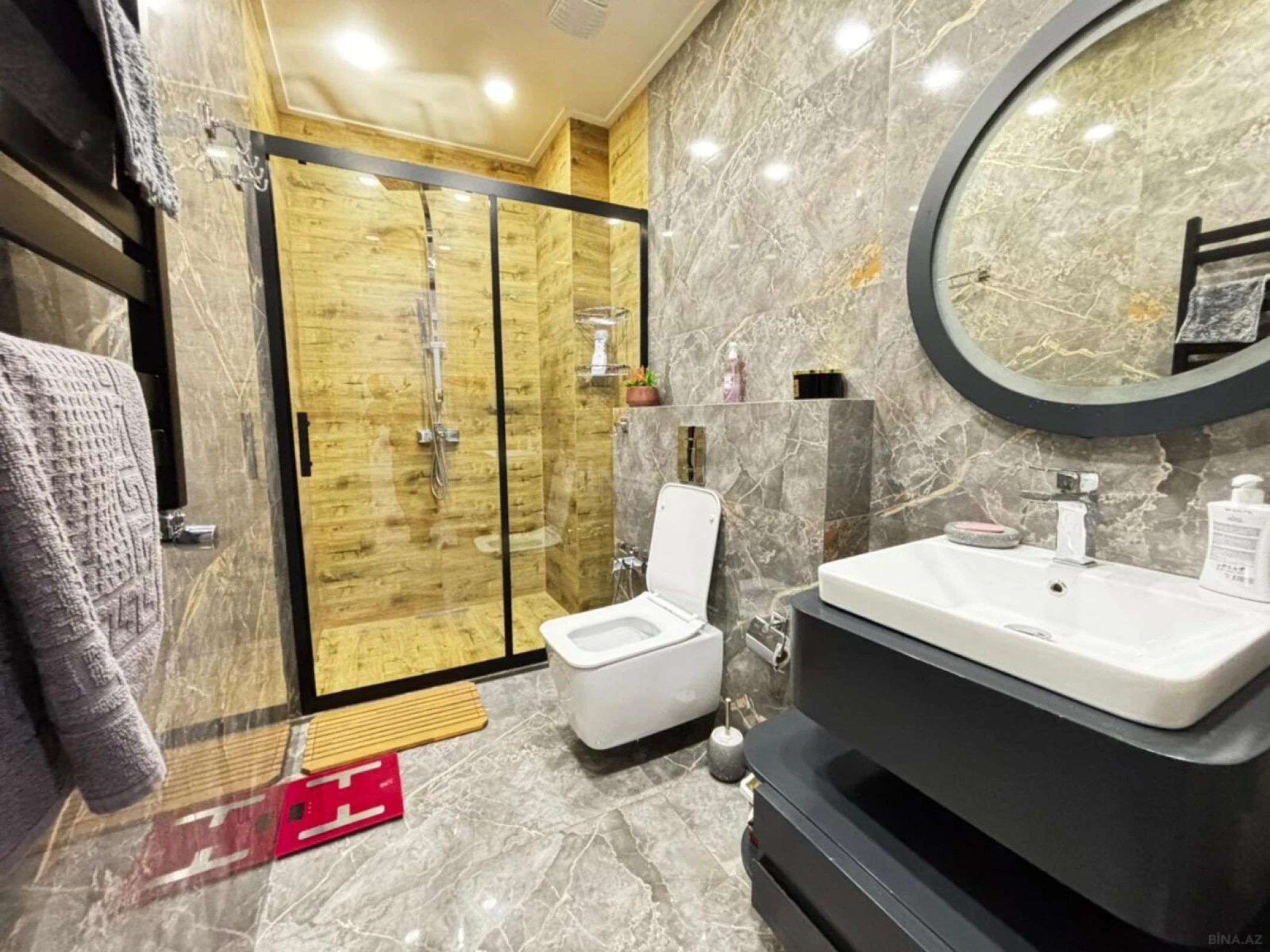 Satılır 4 otaqlı mənzil 136 m²