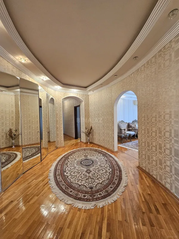 Satılır 3 otaqlı mənzil 140 m²