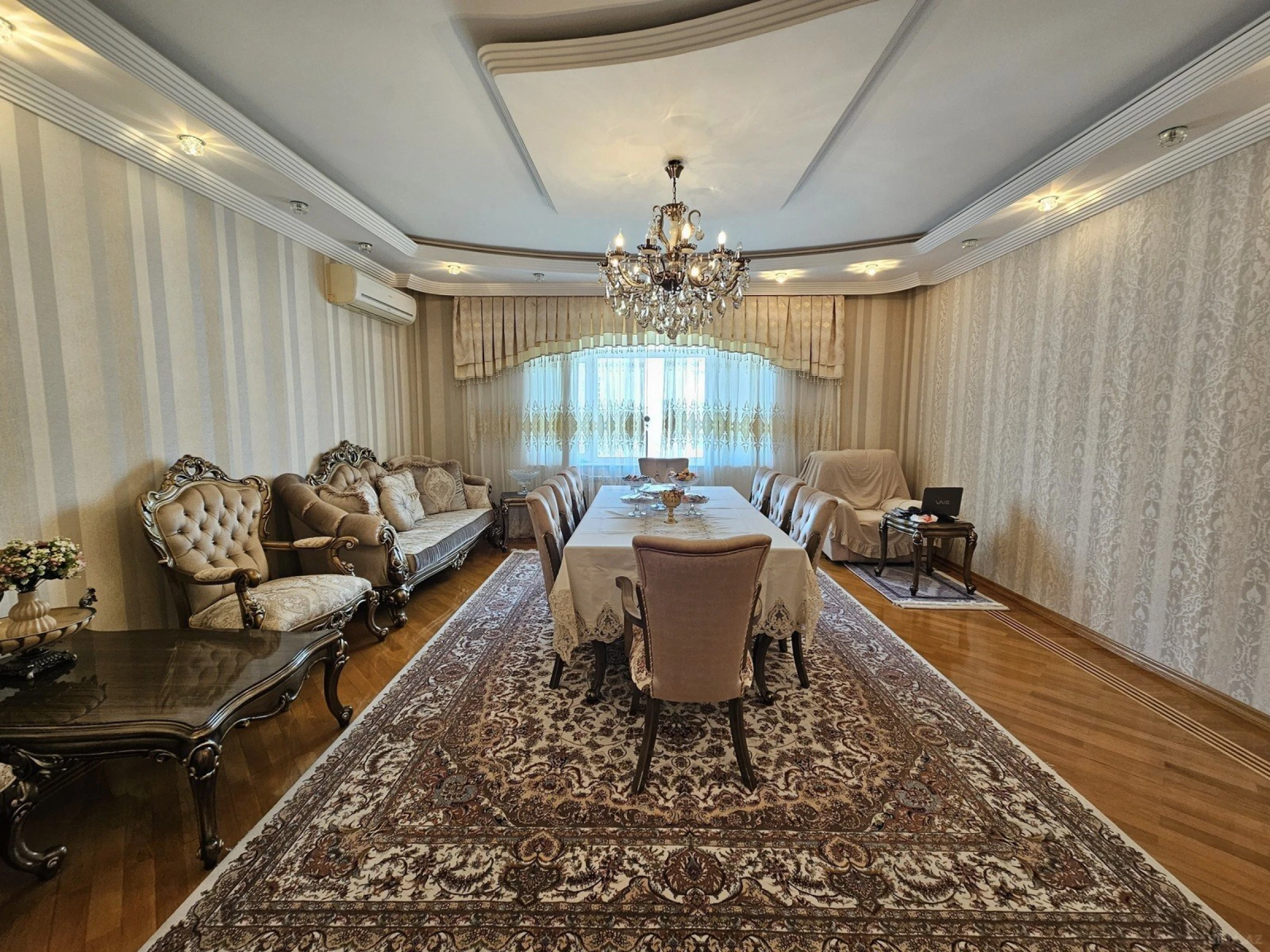 Satılır 3 otaqlı mənzil 140 m²