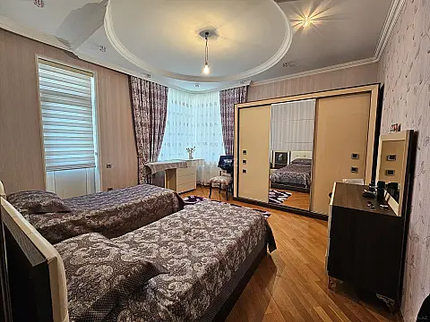 Satılır 3 otaqlı mənzil 140 m²