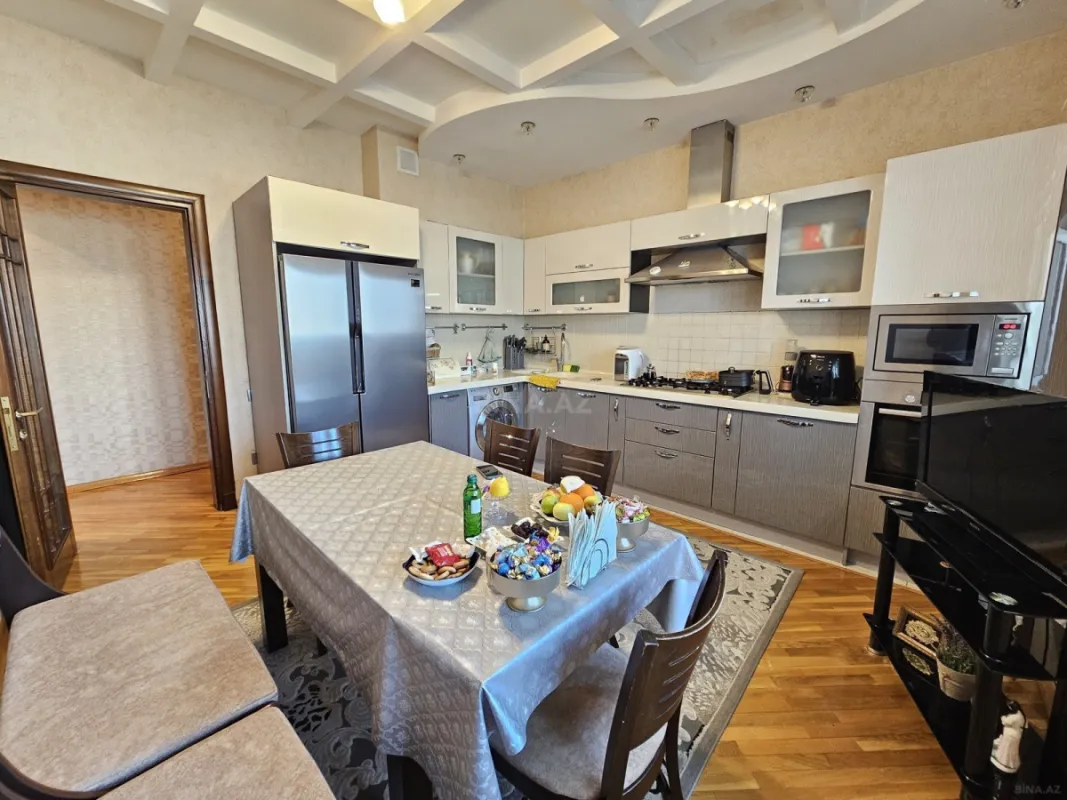 Satılır 3 otaqlı mənzil 140 m²