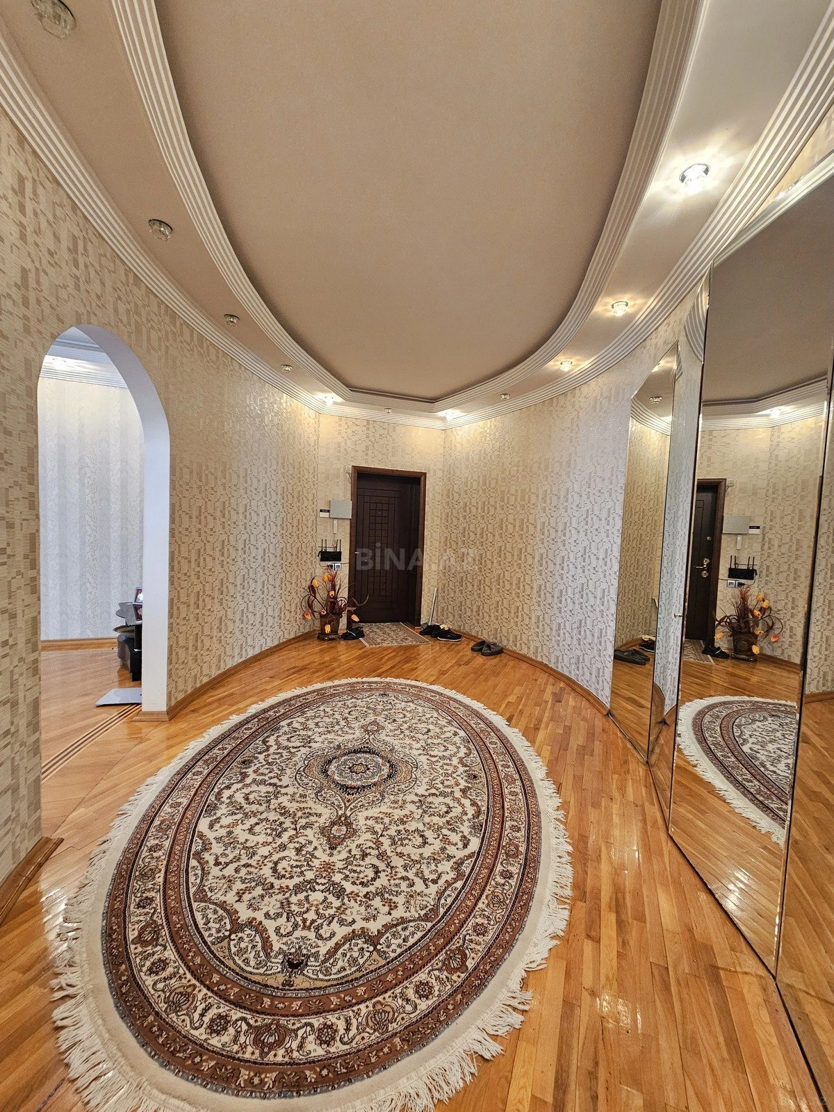 Satılır 3 otaqlı mənzil 140 m²