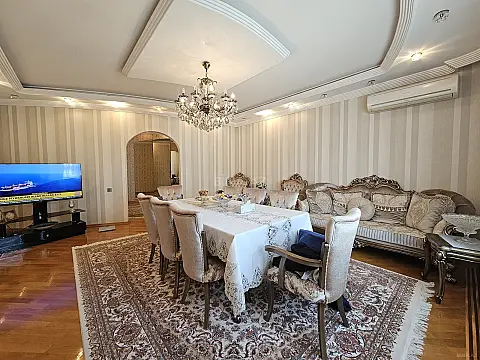 Satılır 3 otaqlı mənzil 140 m²