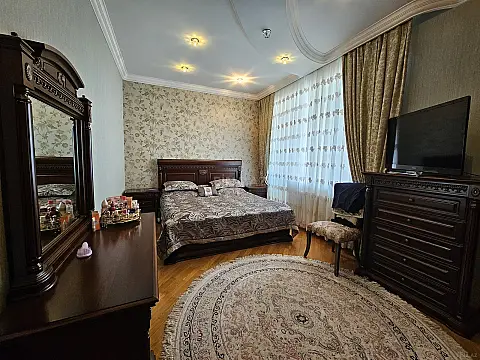 Satılır 3 otaqlı mənzil 140 m²