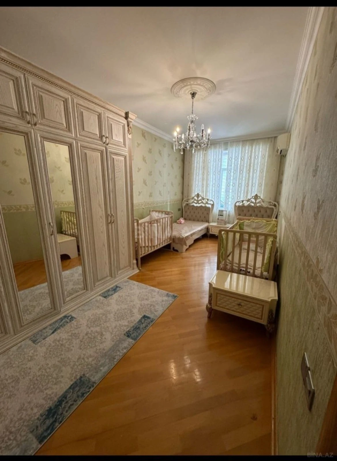 Satılır 3 otaqlı mənzil 163 m²