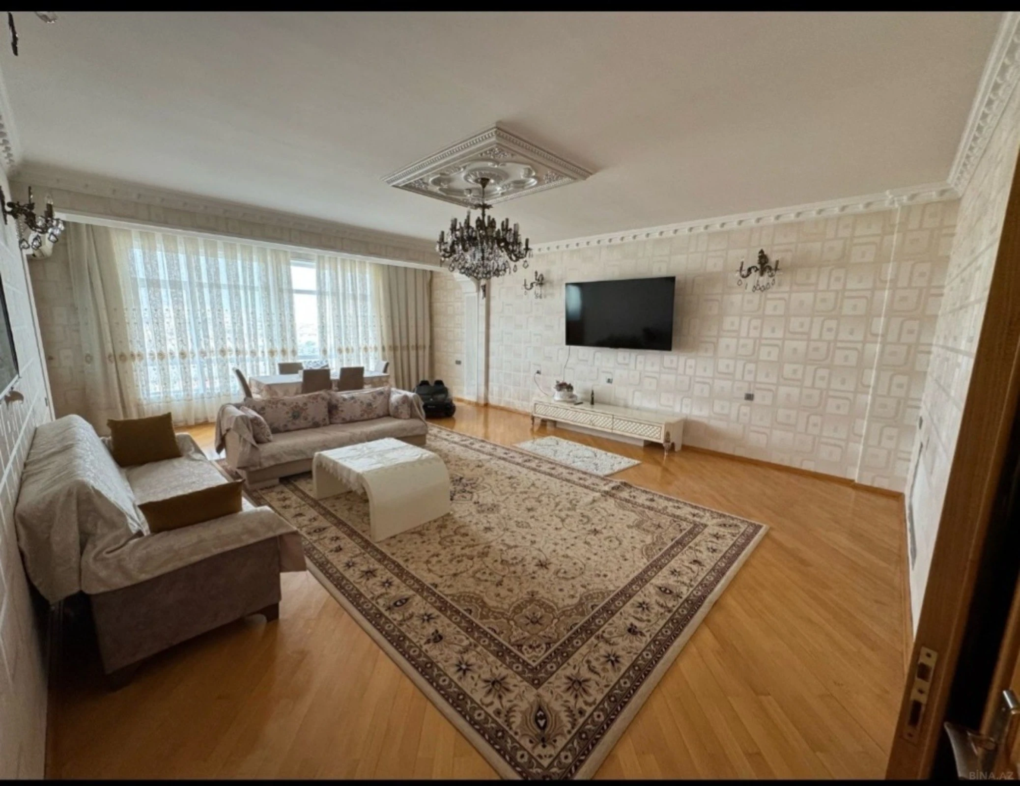 Satılır 3 otaqlı mənzil 163 m²