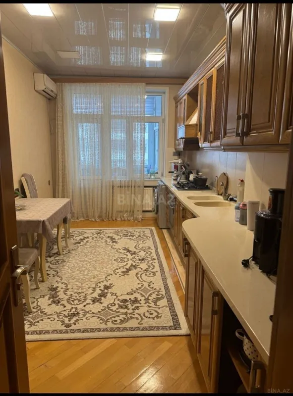 Satılır 3 otaqlı mənzil 163 m²
