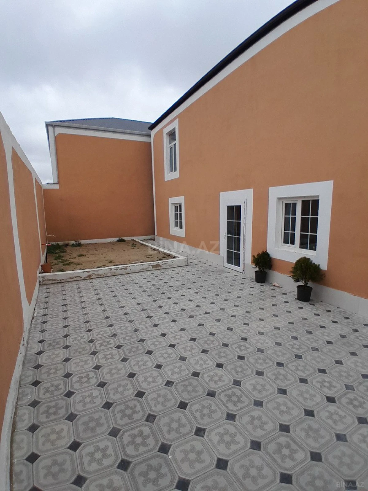 Satılır 6 otaqlı həyət evi 200 m²