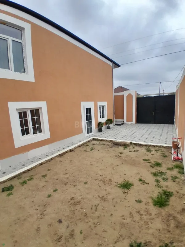 Satılır 6 otaqlı həyət evi 200 m²
