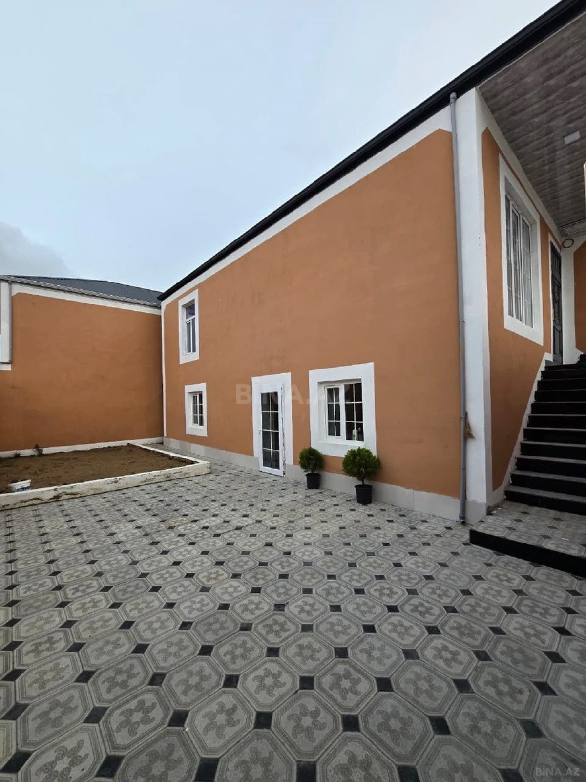 Satılır 6 otaqlı həyət evi 200 m²