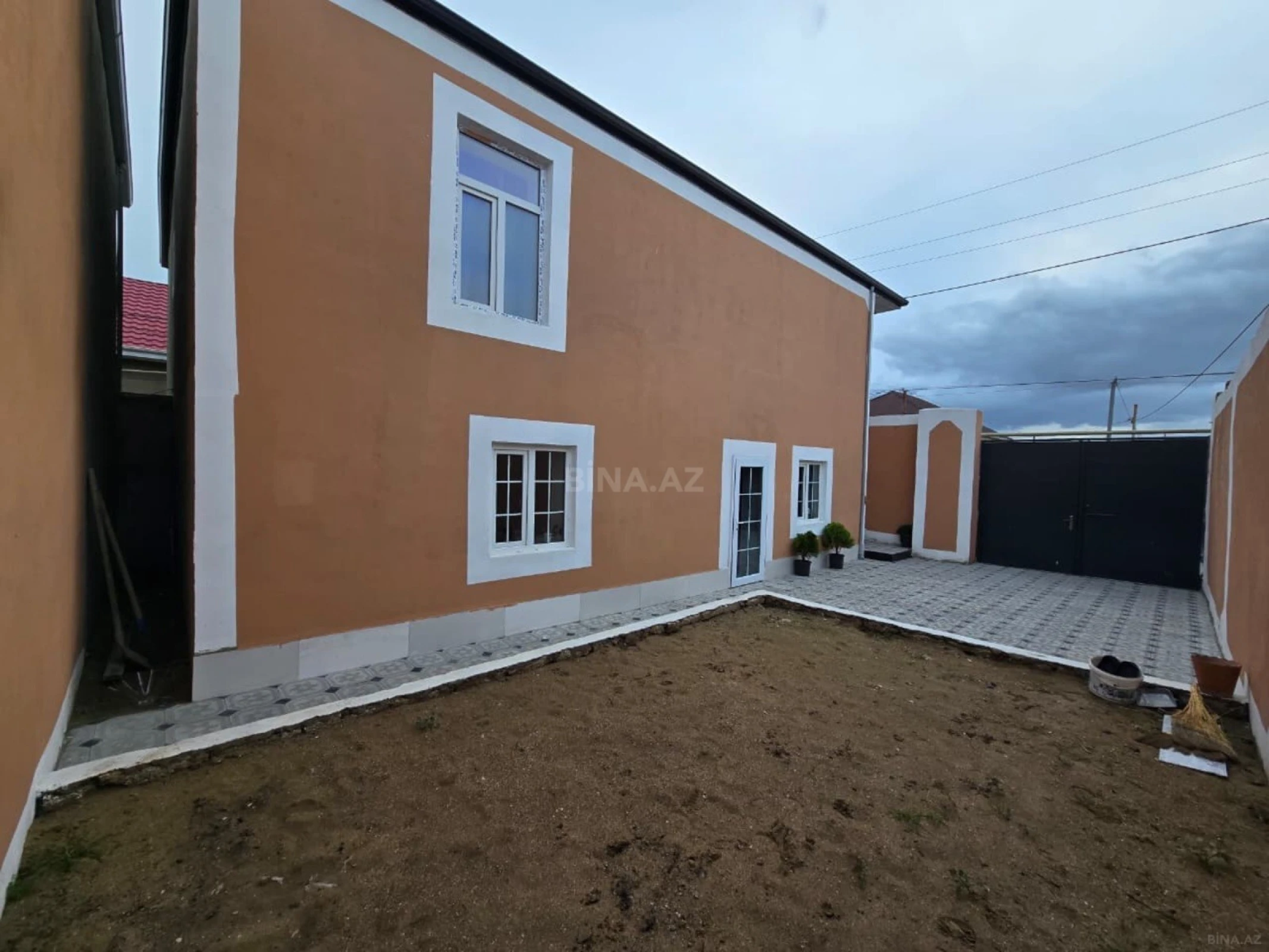 Satılır 6 otaqlı həyət evi 200 m²
