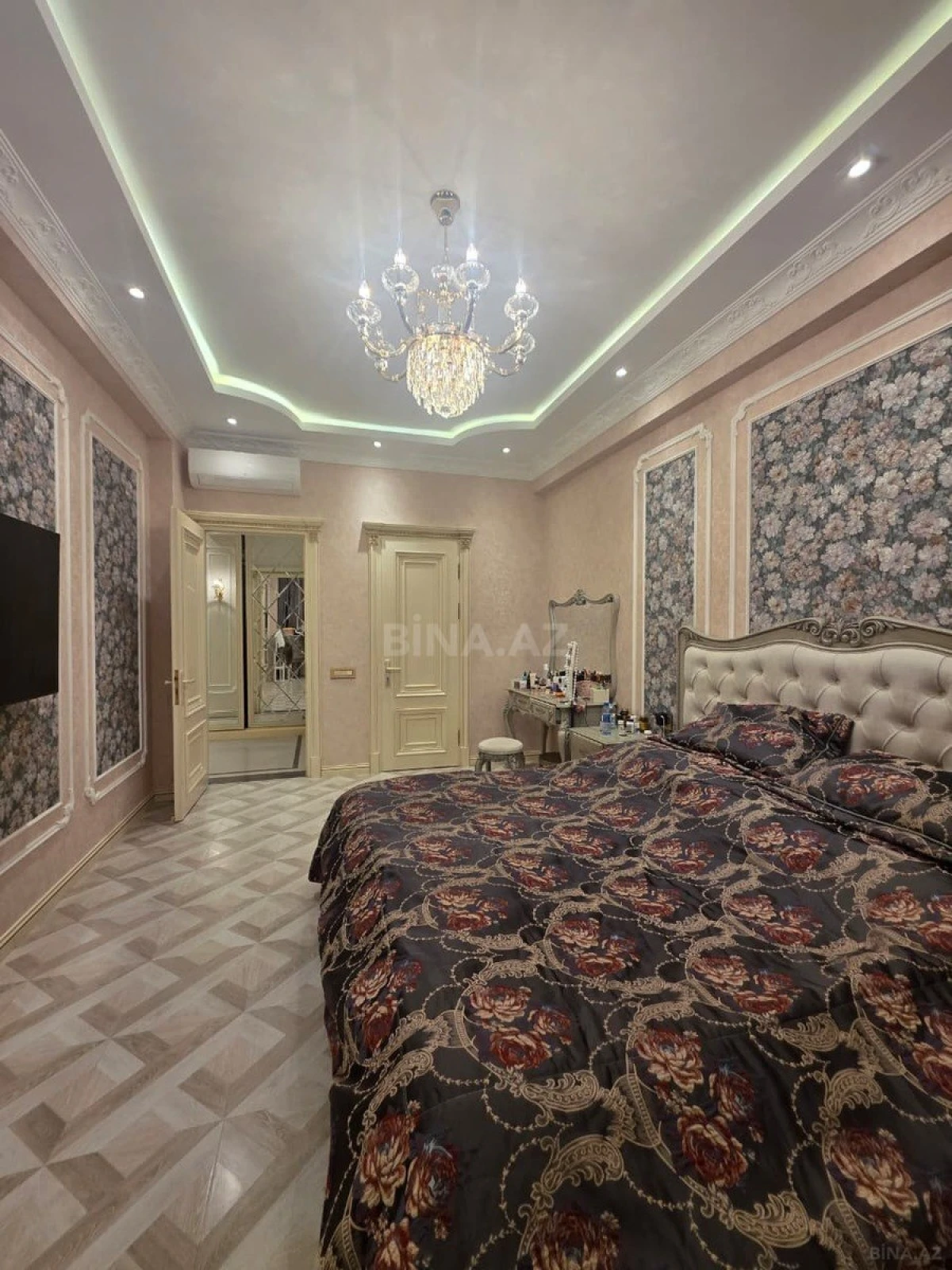 Satılır 3 otaqlı mənzil 136 m²
