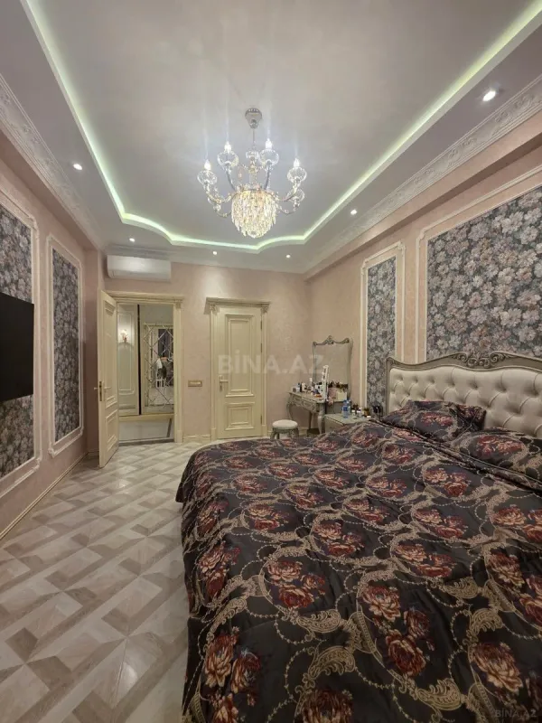 Satılır 3 otaqlı mənzil 136 m²