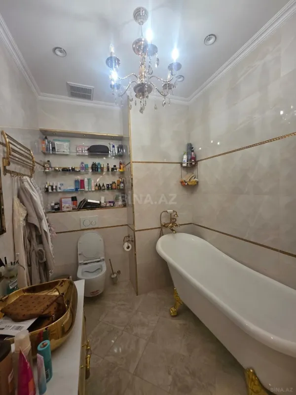 Satılır 3 otaqlı mənzil 136 m²