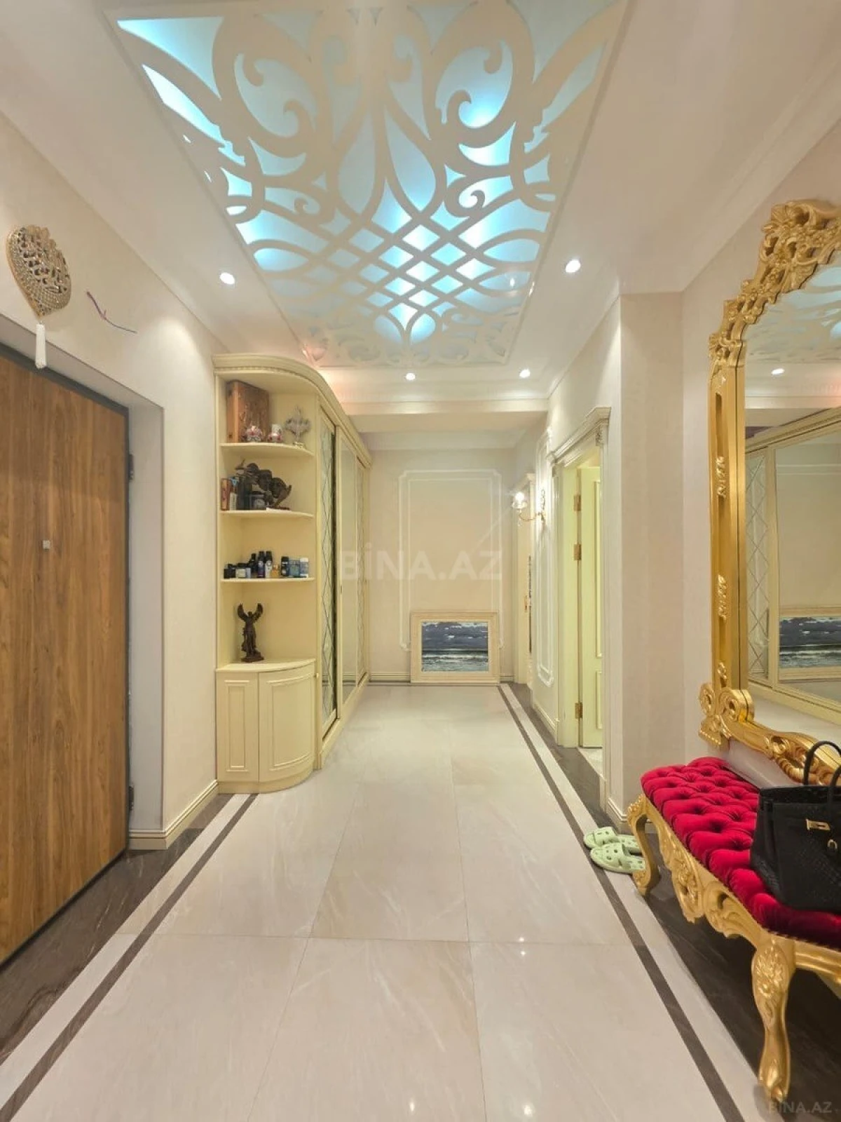 Satılır 3 otaqlı mənzil 136 m²