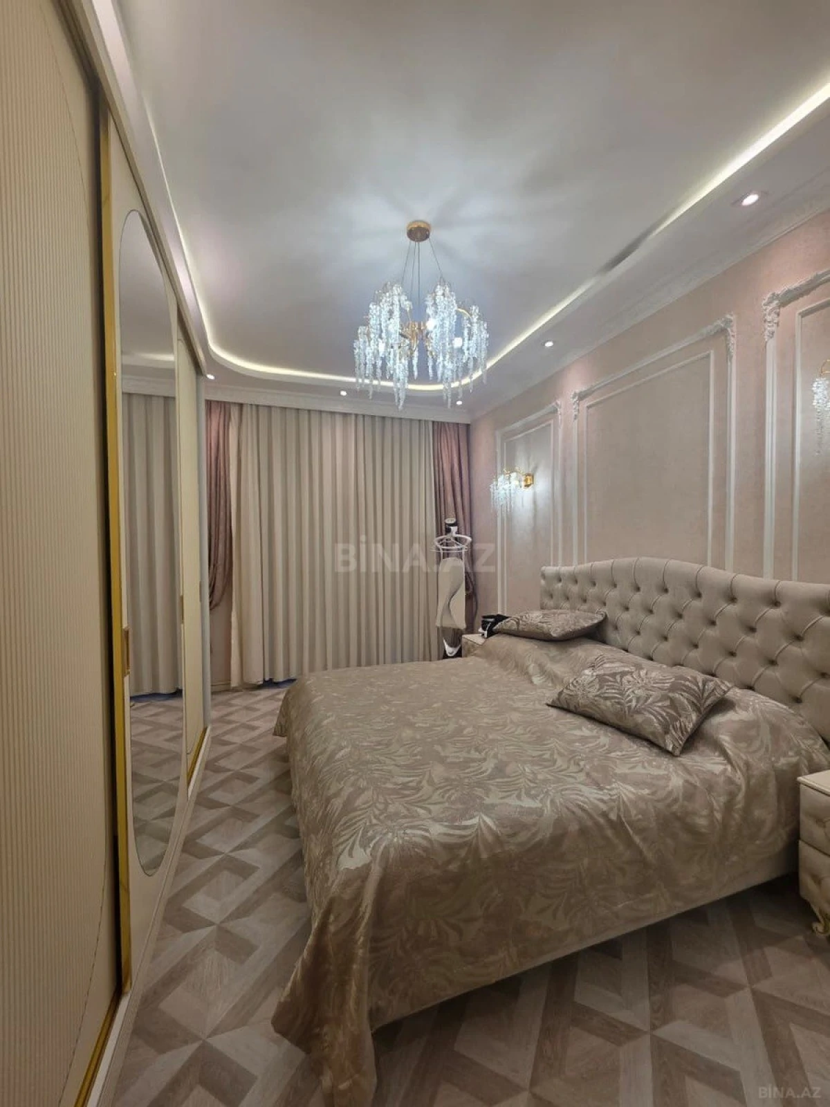 Satılır 3 otaqlı mənzil 136 m²