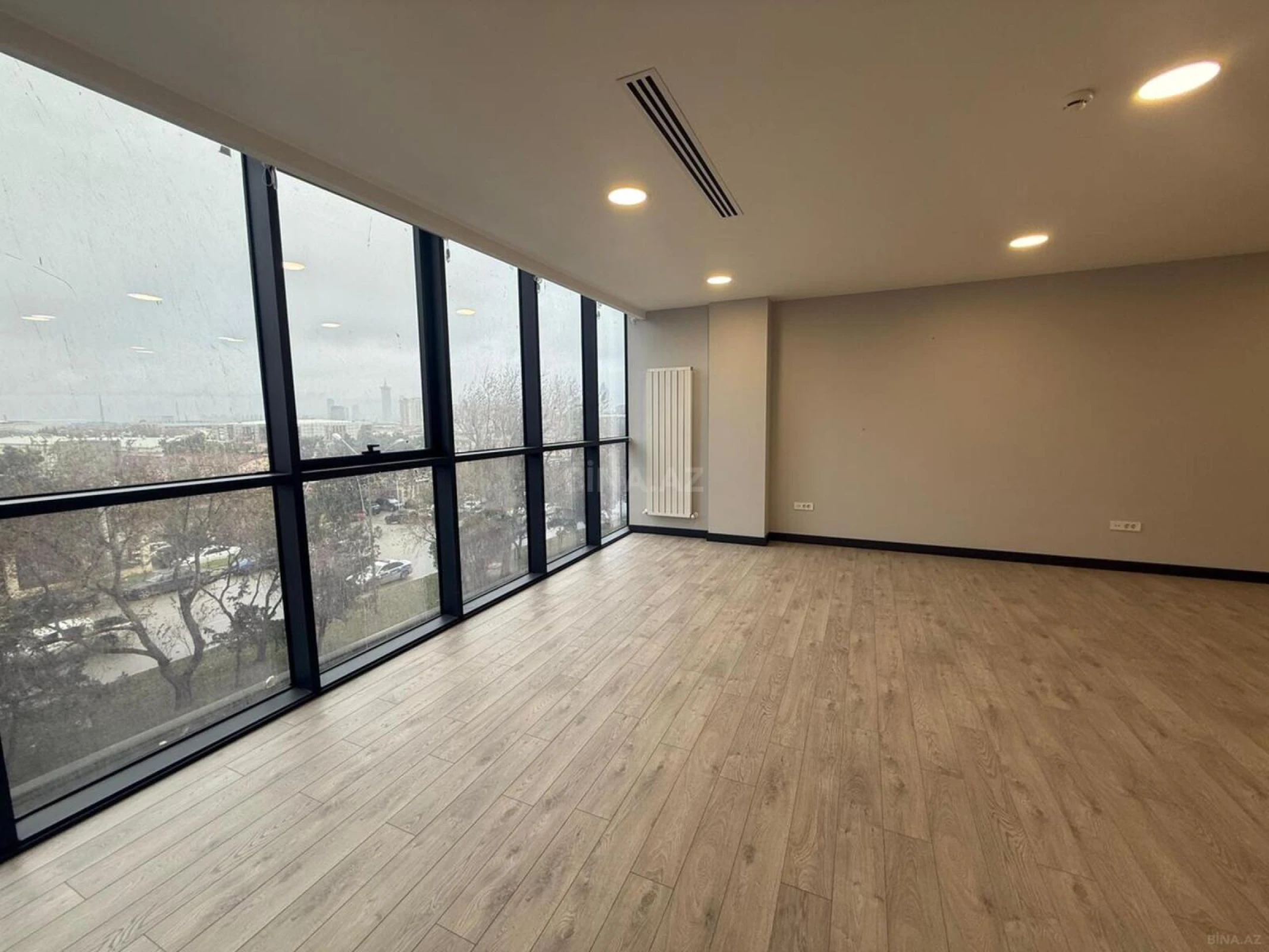 Kirayə verilir 5 otaqlı ofis 146 m²