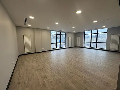 Kirayə verilir 5 otaqlı ofis 146 m²