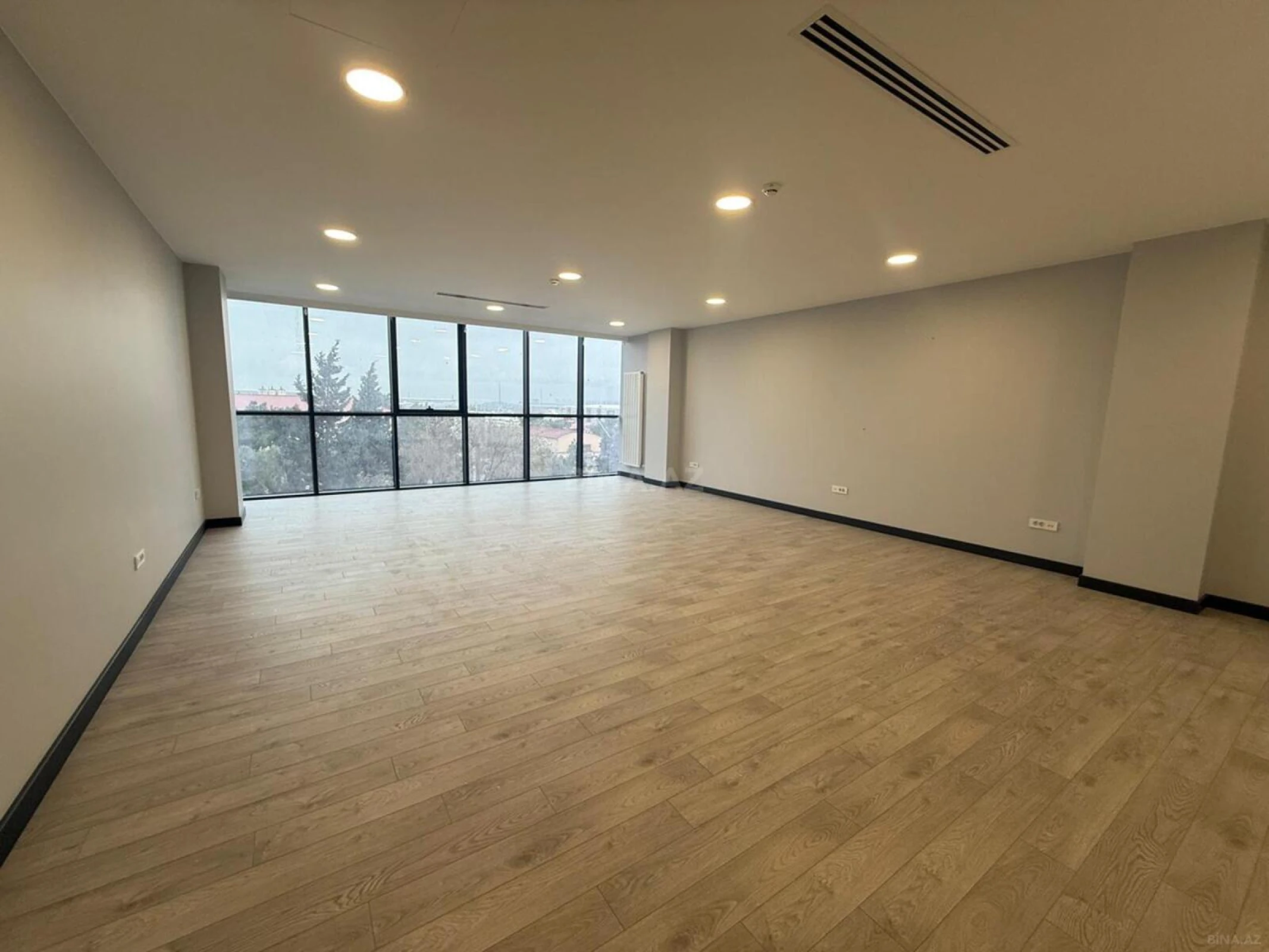 Kirayə verilir 5 otaqlı ofis 146 m²