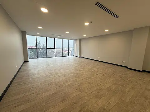 Kirayə verilir 5 otaqlı ofis 146 m²