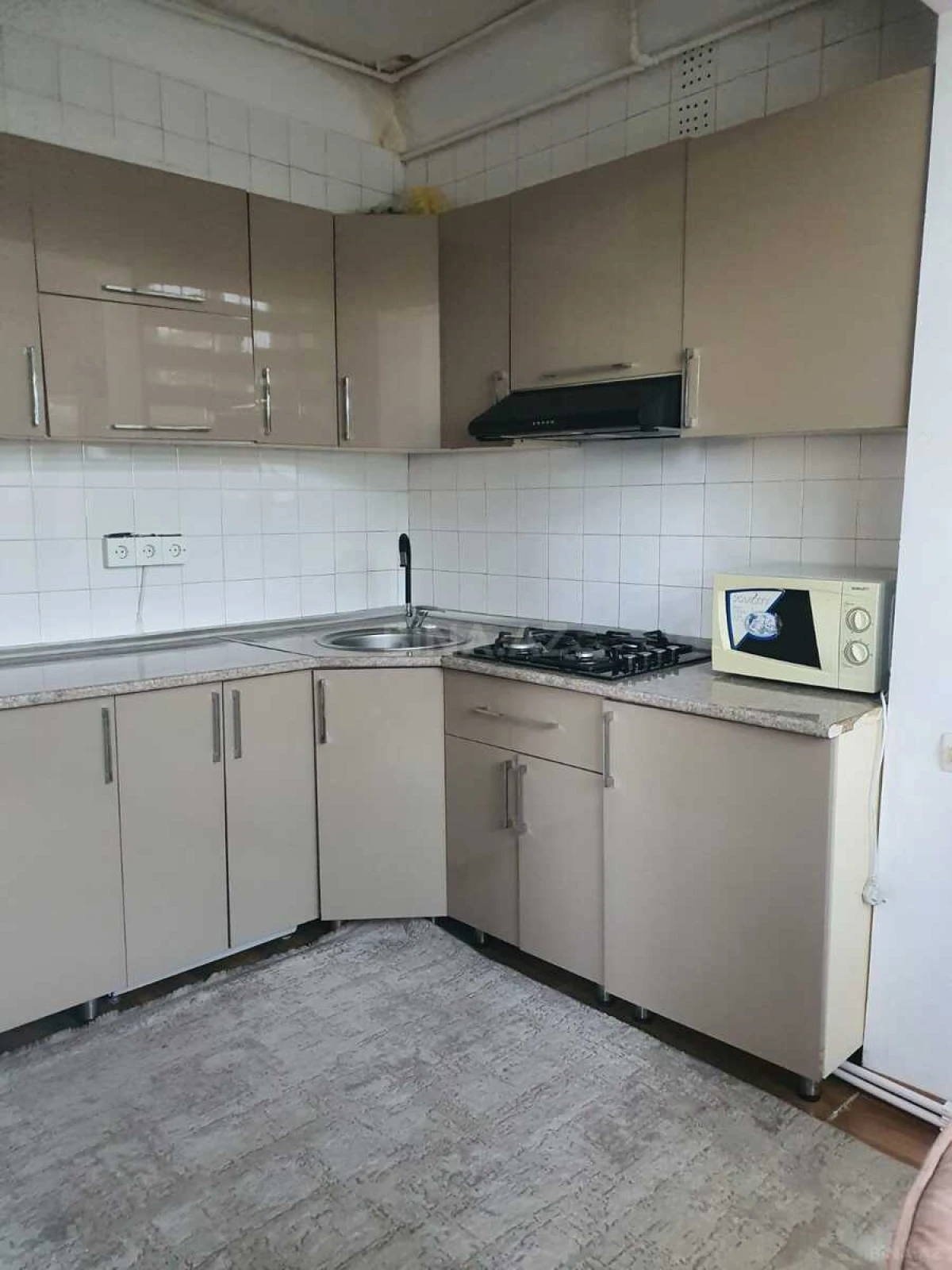 Satılır 2 otaqlı mənzil 70 m²