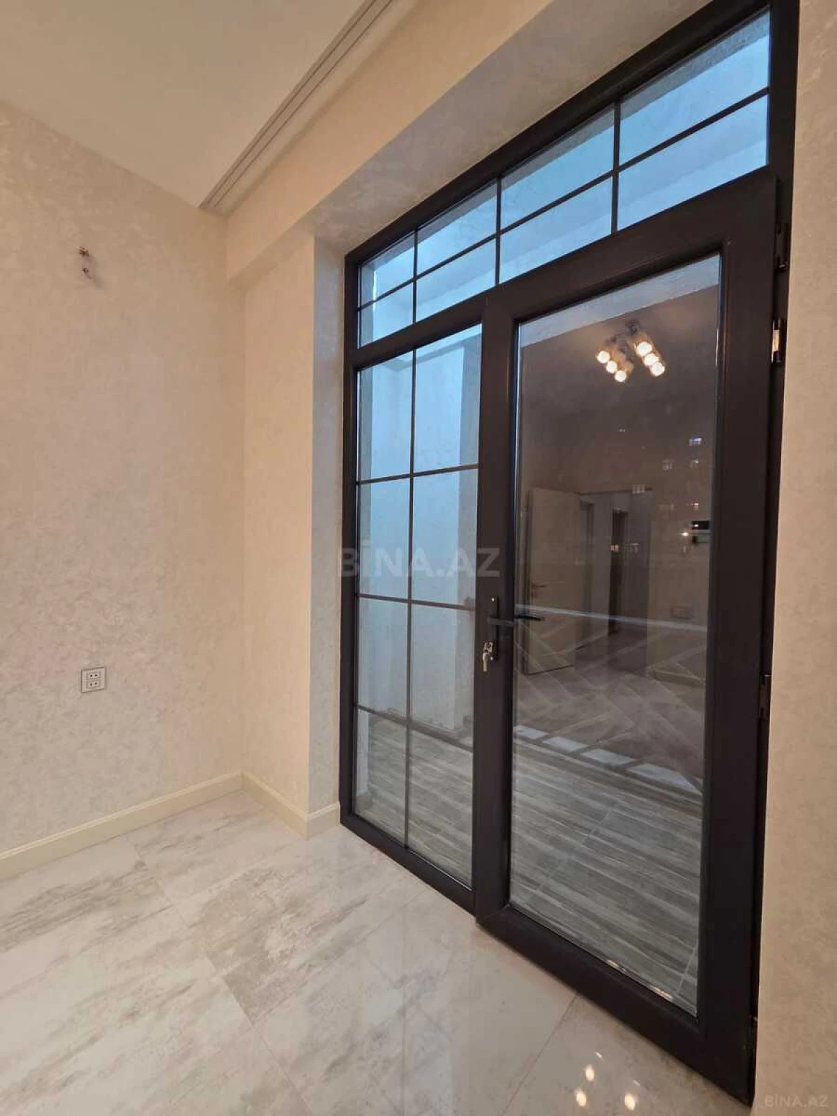 Satılır 2 otaqlı mənzil 74 m²
