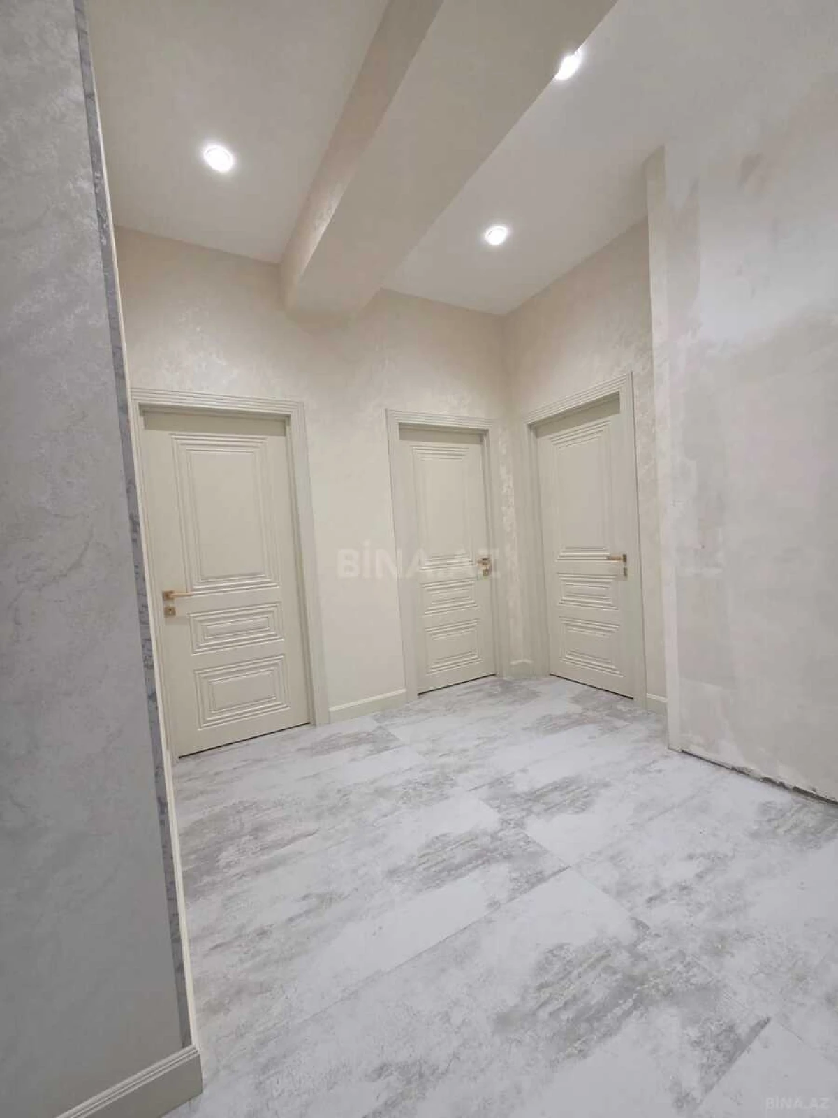 Satılır 2 otaqlı mənzil 74 m²