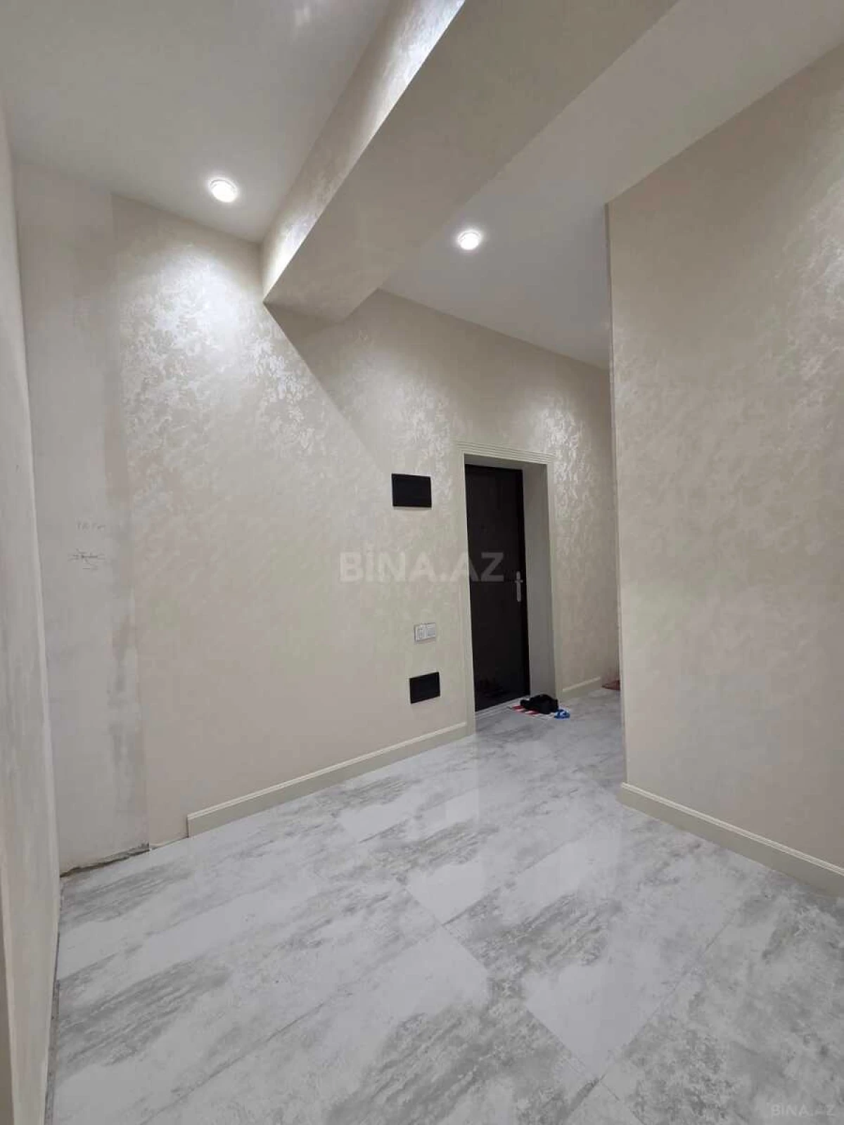 Satılır 2 otaqlı mənzil 74 m²