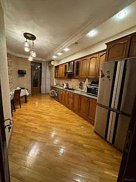 Satılır 3 otaqlı mənzil 160 m²