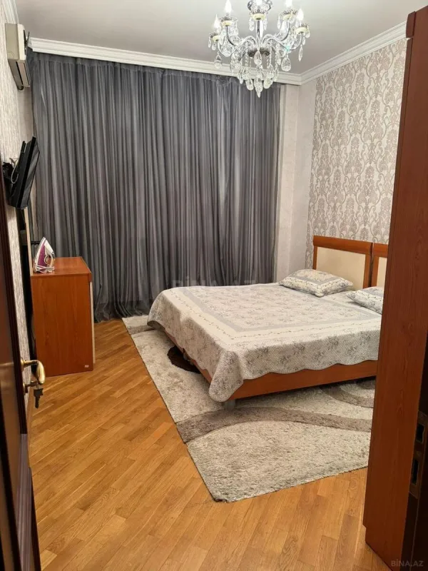 Satılır 3 otaqlı mənzil 160 m²