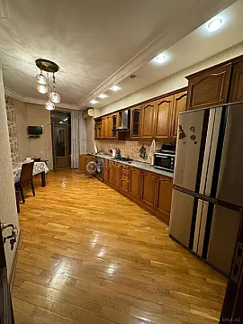 Satılır 3 otaqlı mənzil 160 m²