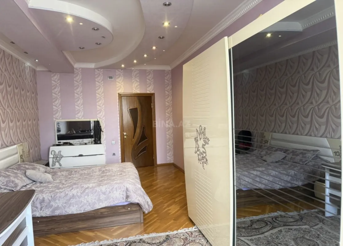 Satılır 3 otaqlı mənzil 125 m²