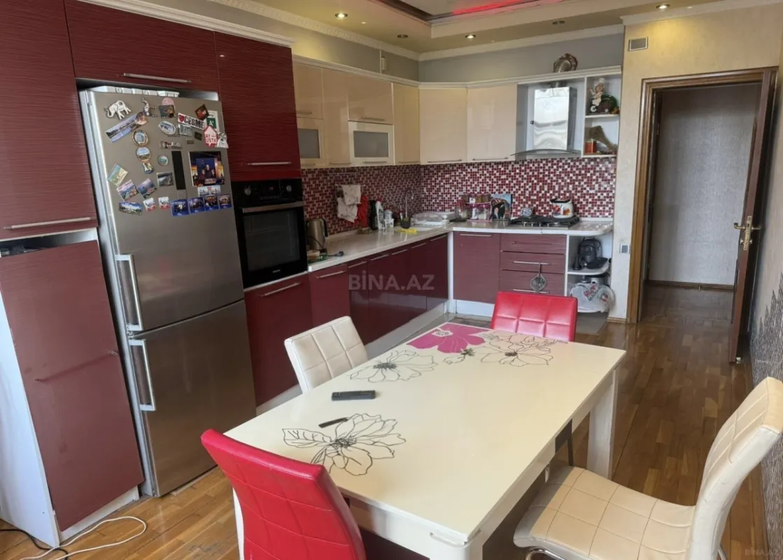 Satılır 3 otaqlı mənzil 125 m²