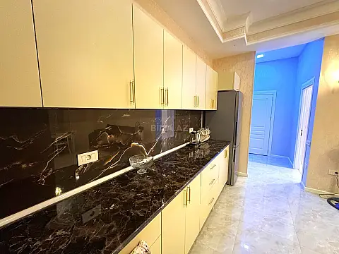Kirayə verilir 2 otaqlı mənzil 70 m²