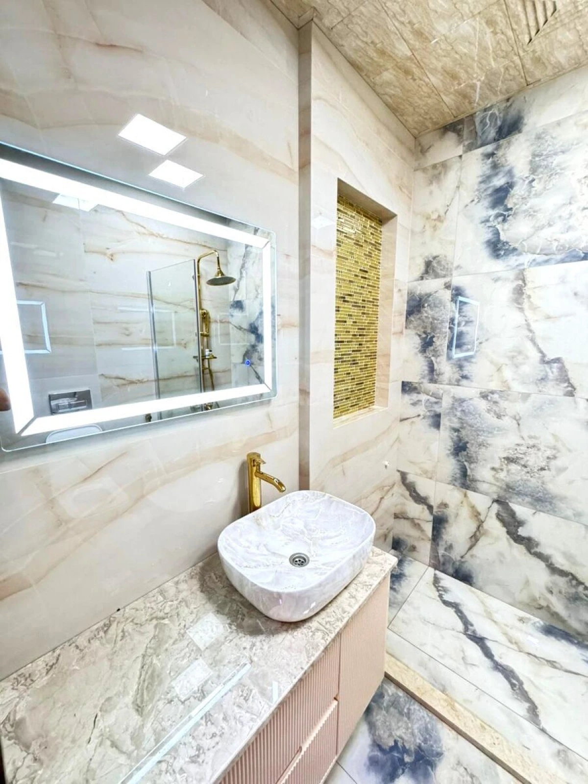 Kirayə verilir 2 otaqlı mənzil 70 m²