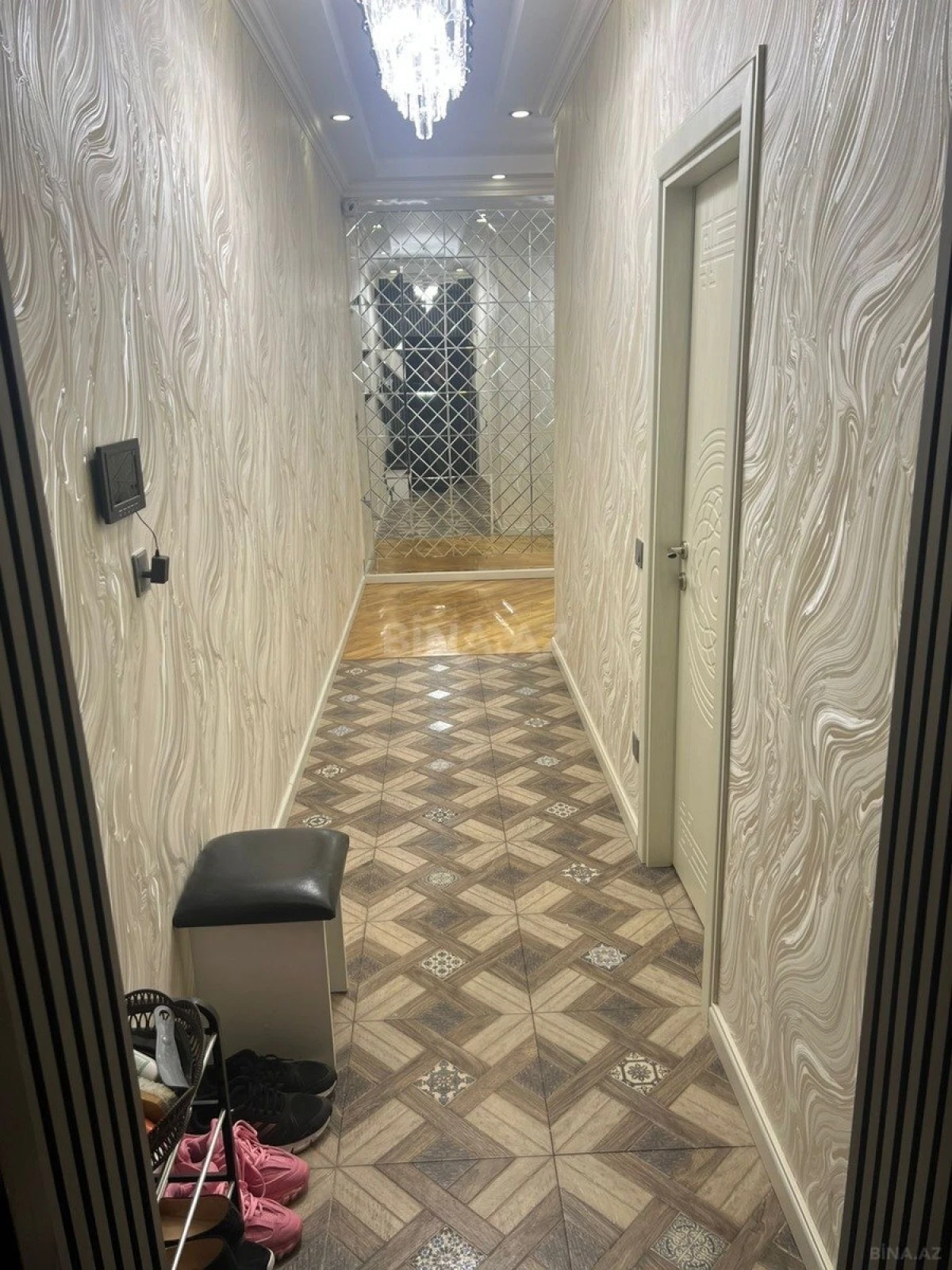 Satılır 4 otaqlı mənzil 159 m²