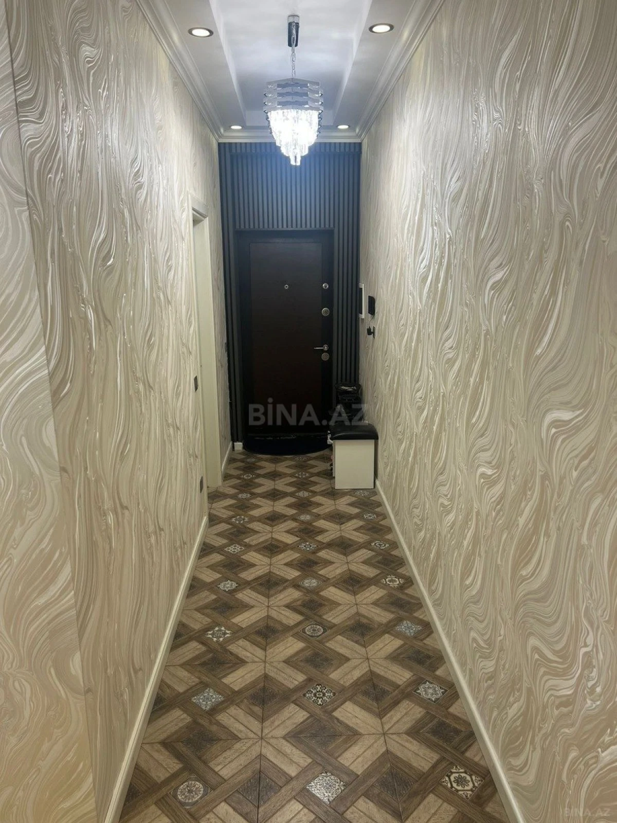 Satılır 4 otaqlı mənzil 159 m²