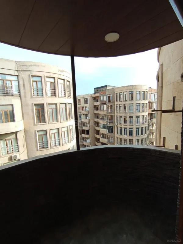 Satılır 4 otaqlı mənzil 159 m²