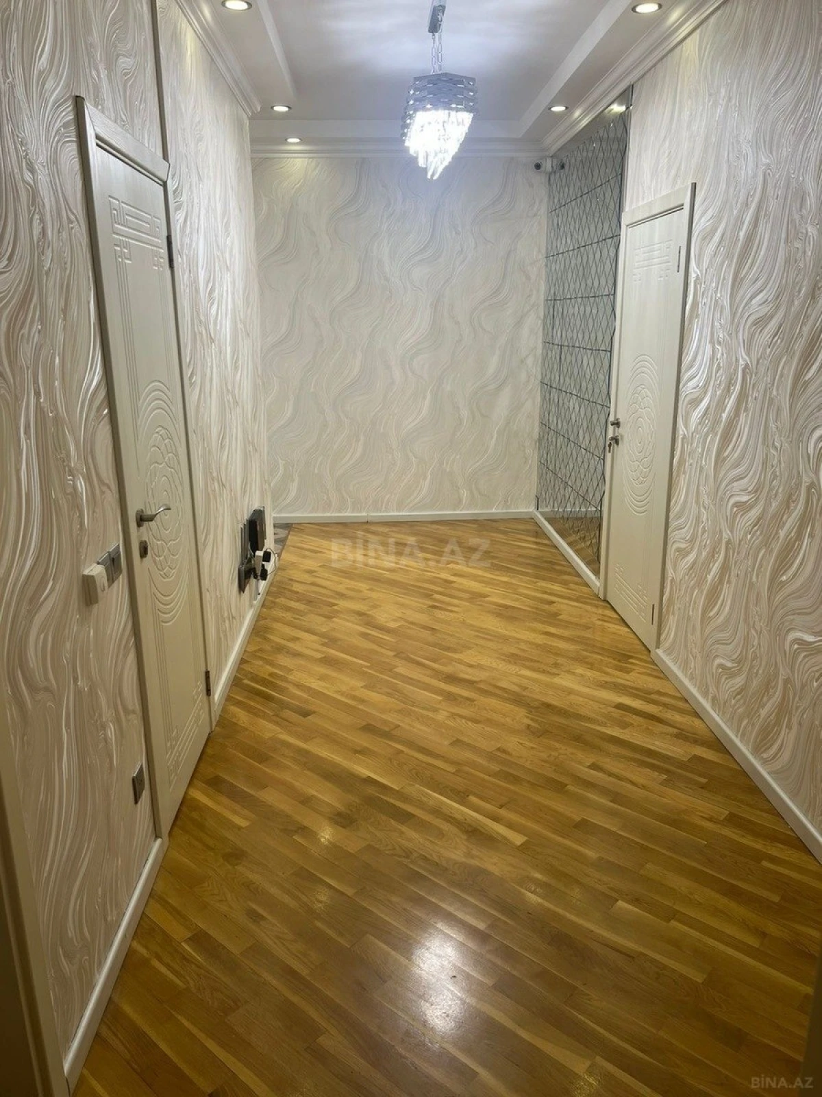 Satılır 4 otaqlı mənzil 159 m²
