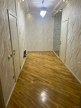 Satılır 4 otaqlı mənzil 159 m²