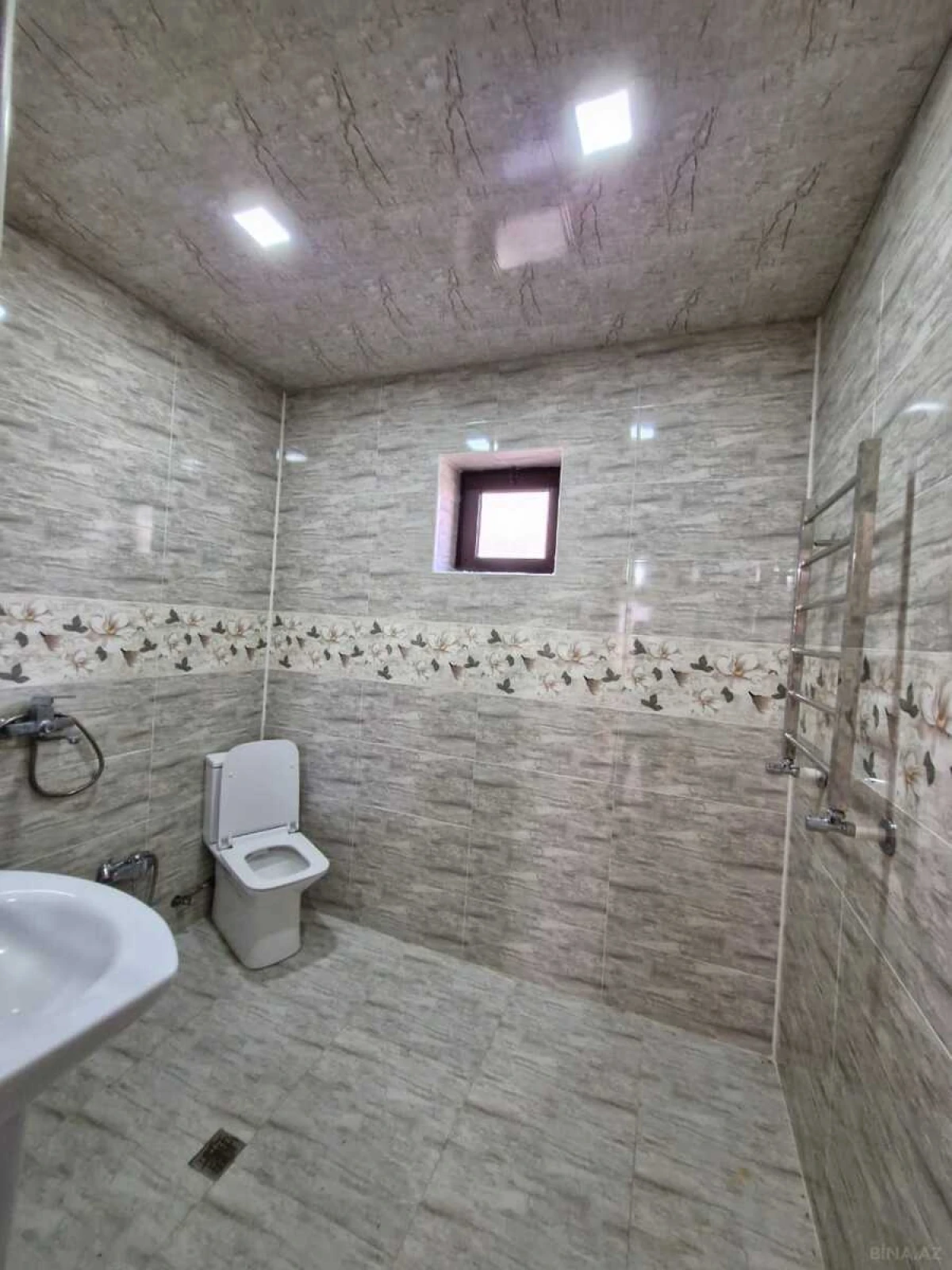 Satılır 5 otaqlı həyət evi 200 m²