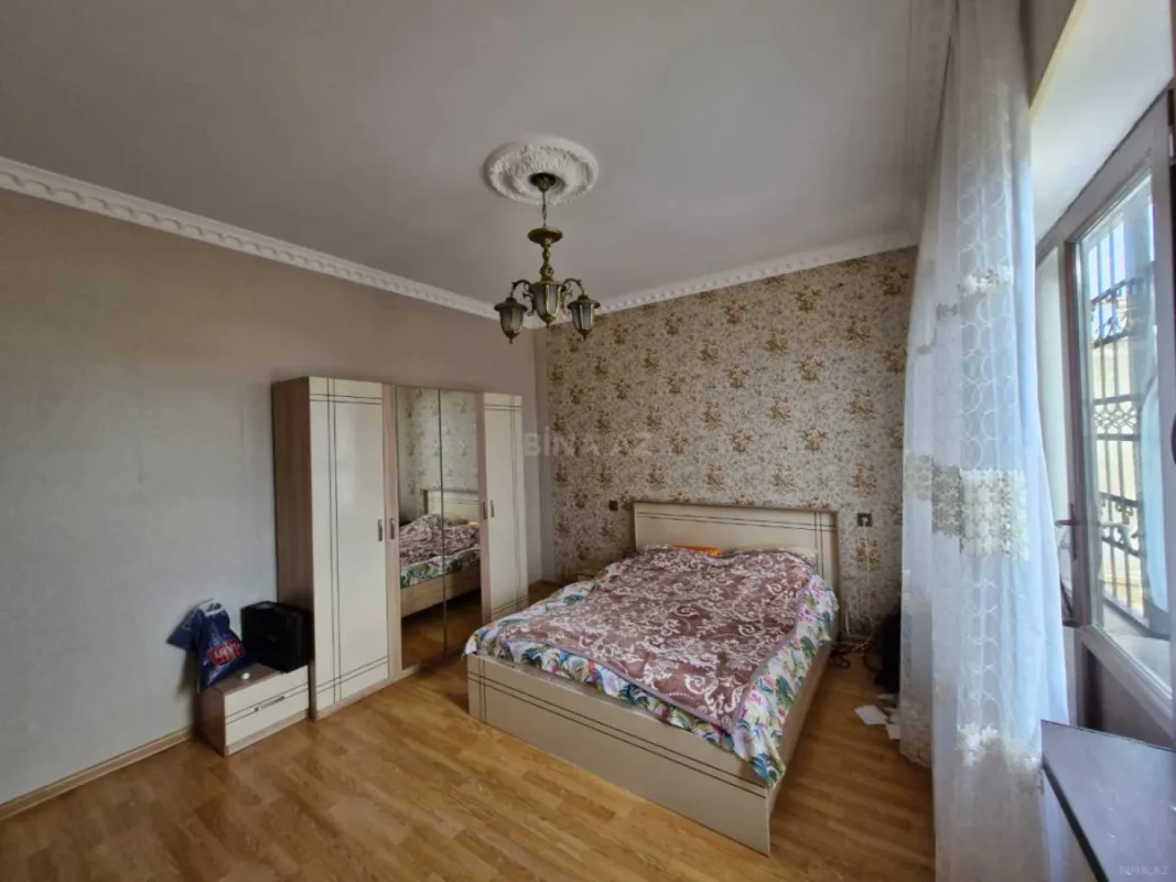 Satılır 5 otaqlı həyət evi 200 m²