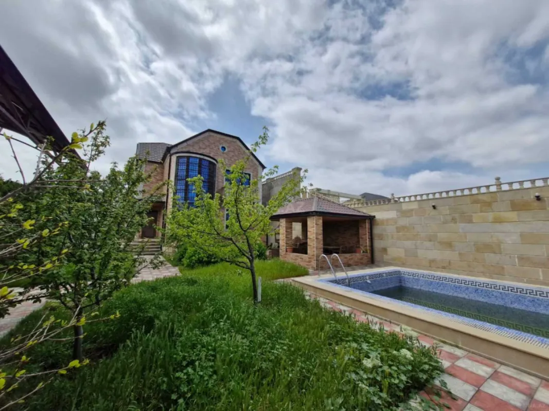 Satılır 5 otaqlı həyət evi 200 m²